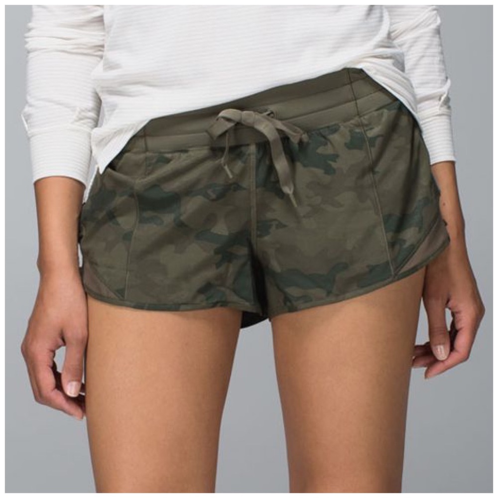 Lululemon Hotty Hot Short in Savasana Camo 20cm Fatigue Green Size 8